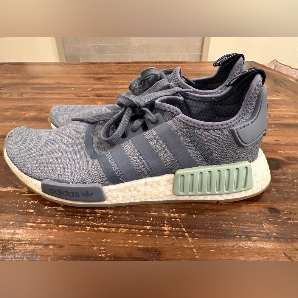 Adidas women’s blue sneakers sz 8.5